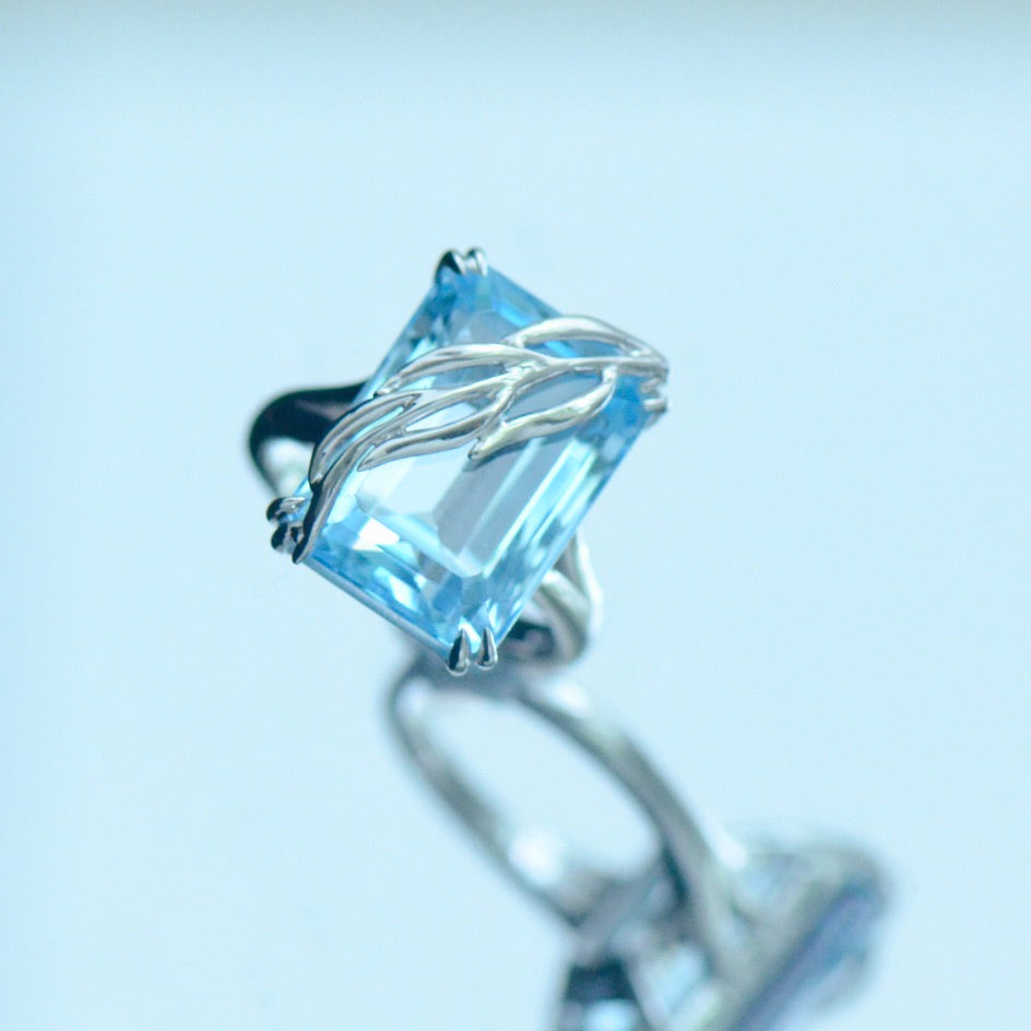 blue n white Authentic Design Wedding Ring Customization (18k gold with your selected stone) 原創設計 18K金戒指 配寶石 訂製